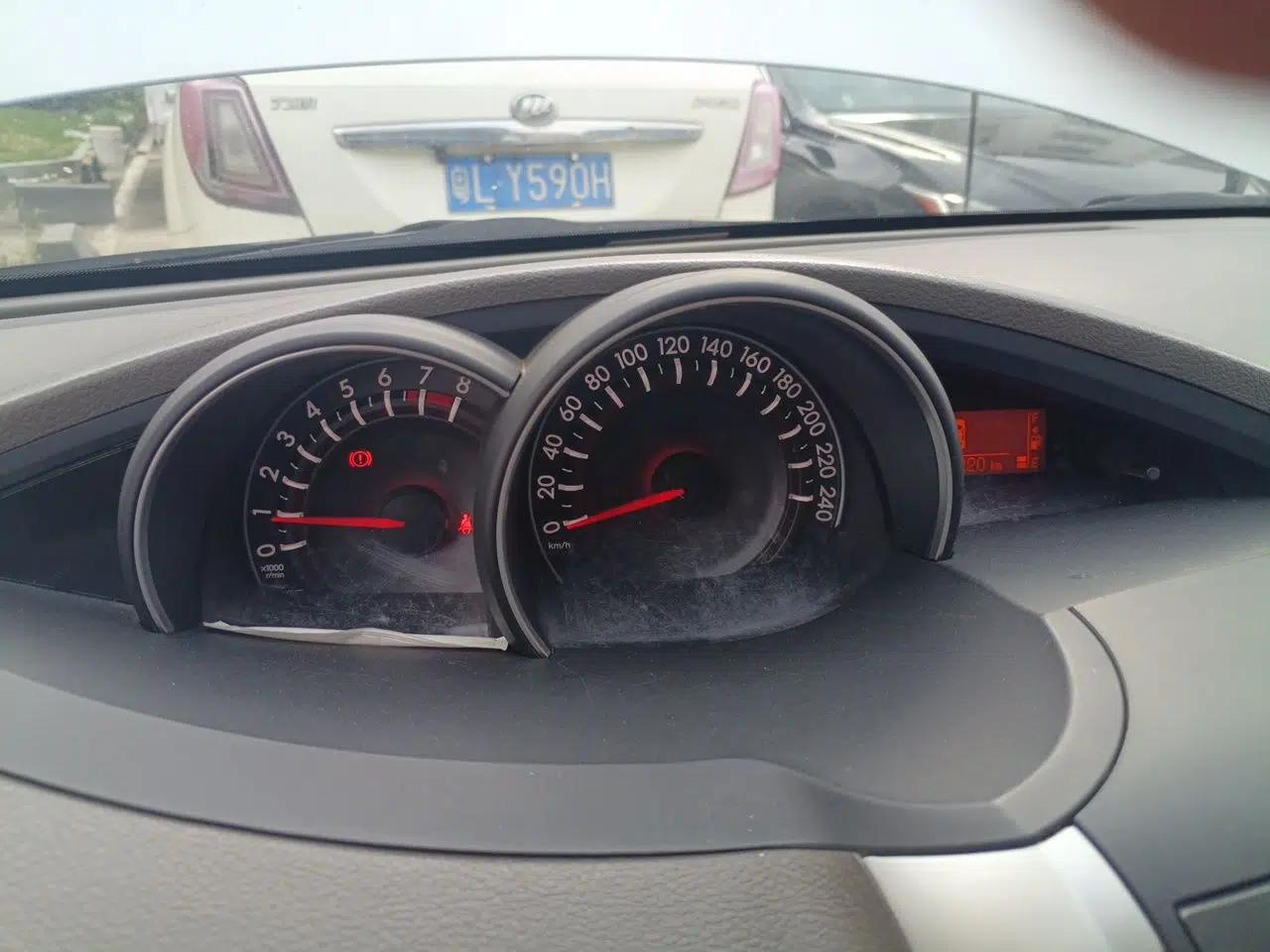 Toyota Verso 2015 180E CVT Crossover Edition — миниатюра 11