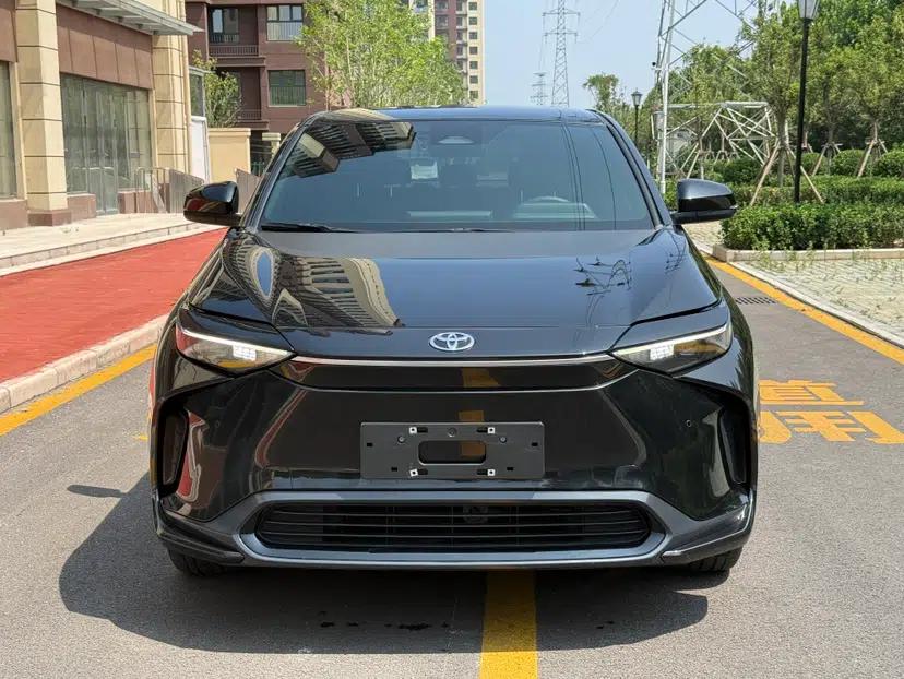 Toyota FAW bZ4X 2022 Two-Wheel-Drive Elite JOY Edition — миниатюра 15