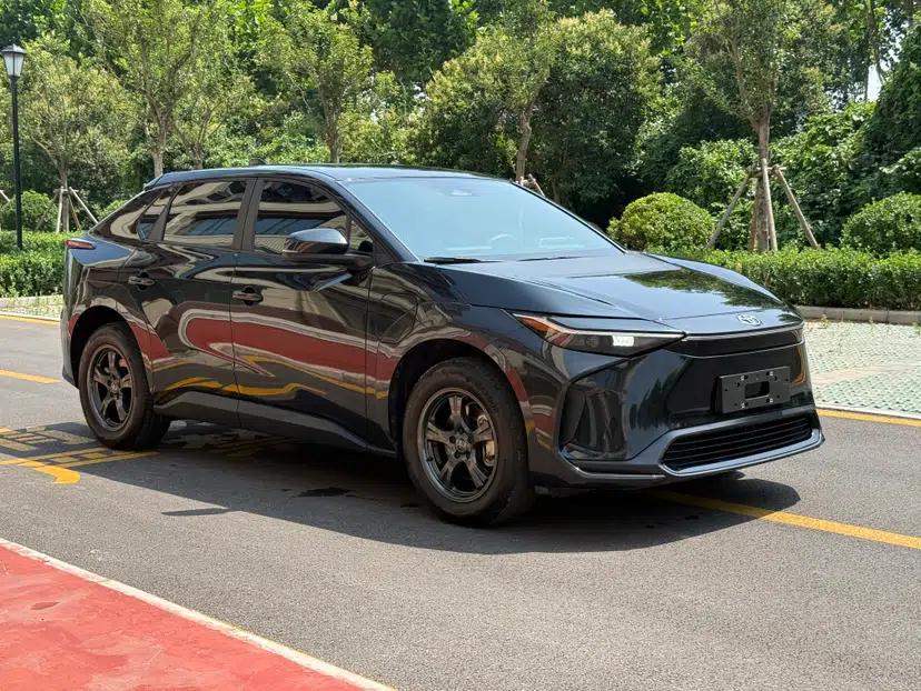 Toyota FAW bZ4X 2022 Two-Wheel-Drive Elite JOY Edition — миниатюра 19