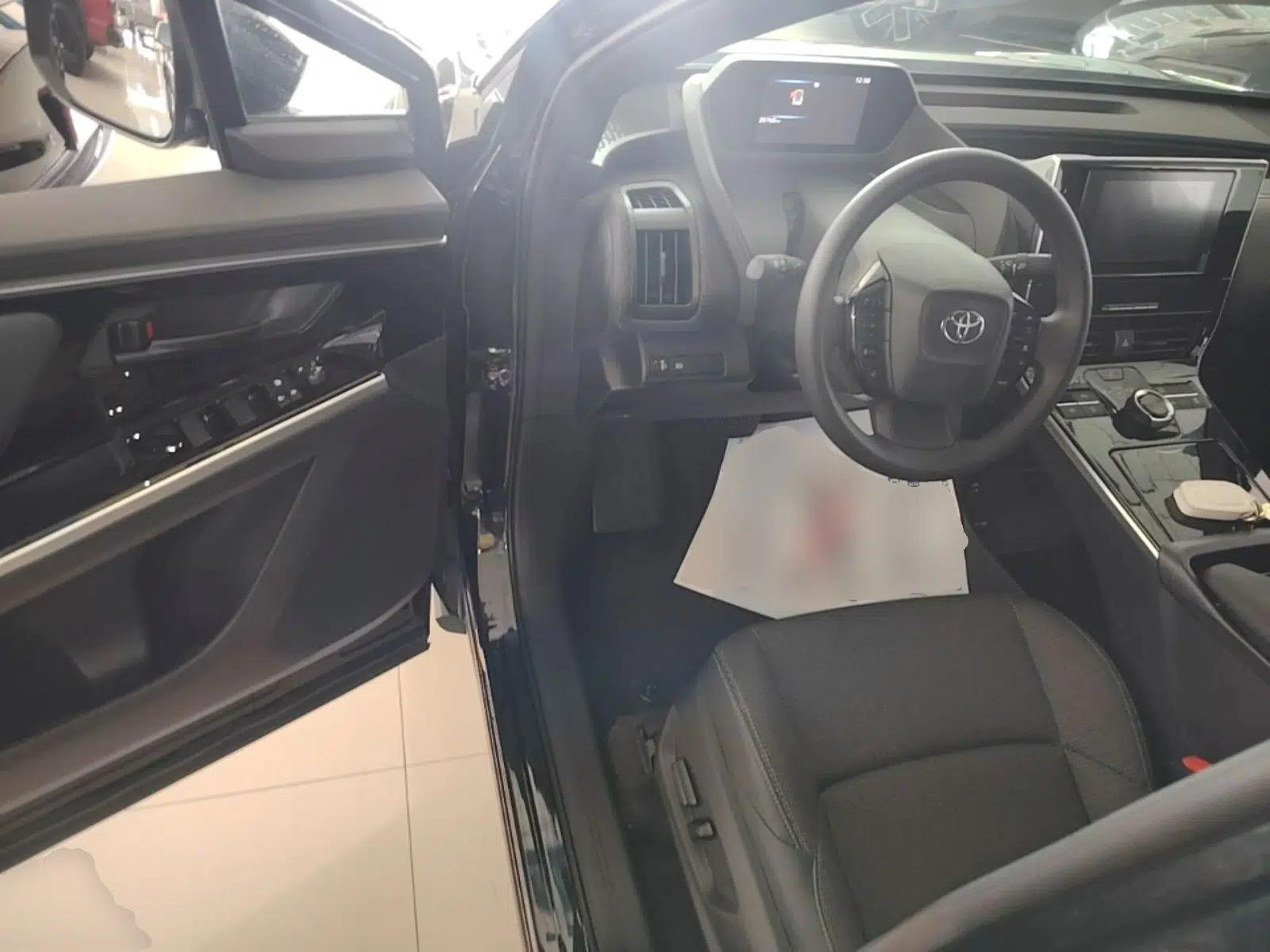 Toyota FAW bZ4X 2022 Two-Wheel-Drive Elite JOY Edition — миниатюра 27