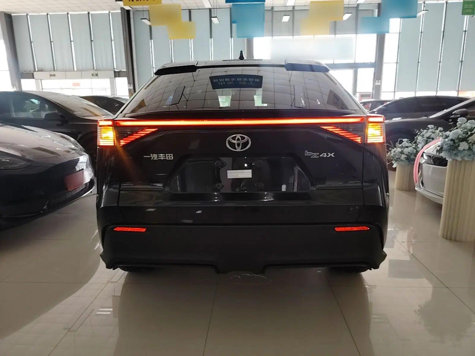 Toyota FAW bZ4X 2022 Two-Wheel-Drive Elite JOY Edition — миниатюра 5