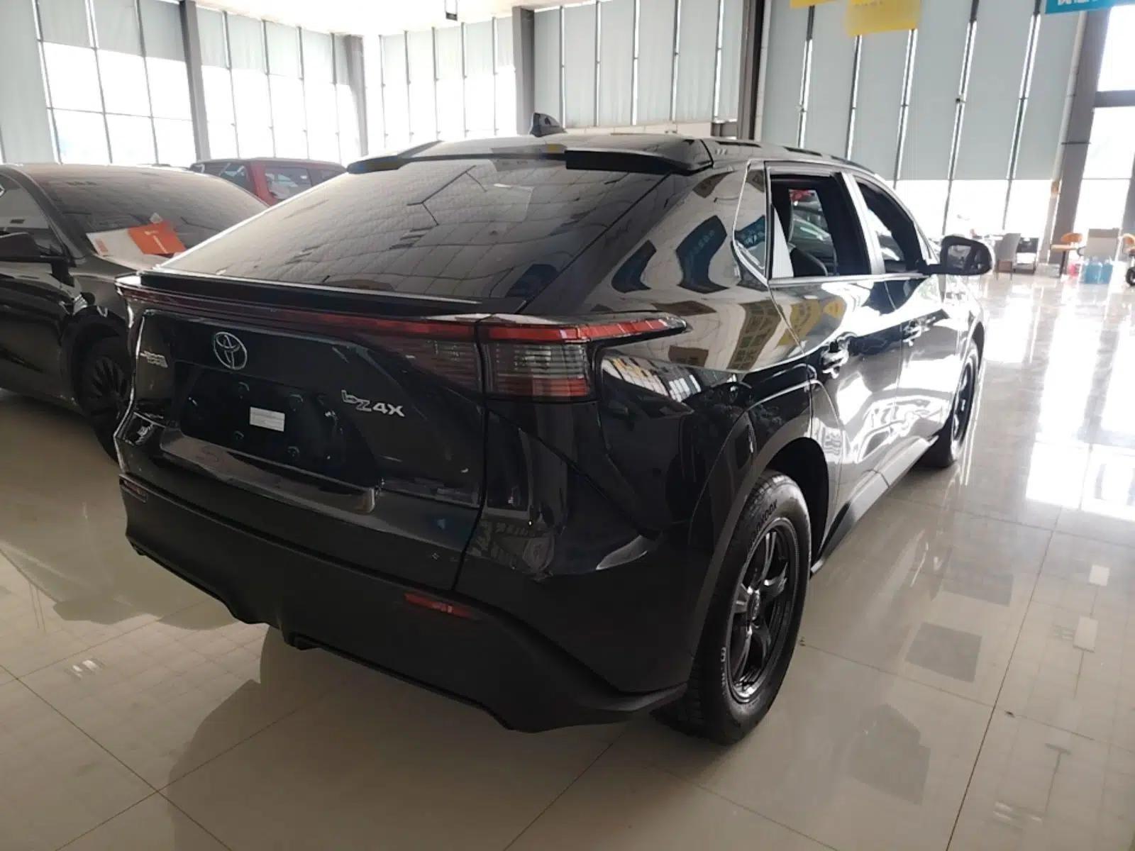 Toyota FAW bZ4X 2022 Two-Wheel-Drive Elite JOY Edition — миниатюра 6