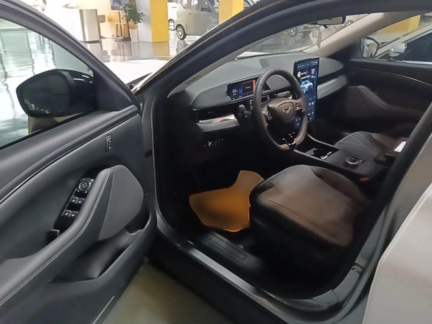 Ford Mustang Mach-E 2021 Leap Edition Rear-Drive Version (Standard Range) — миниатюра 18