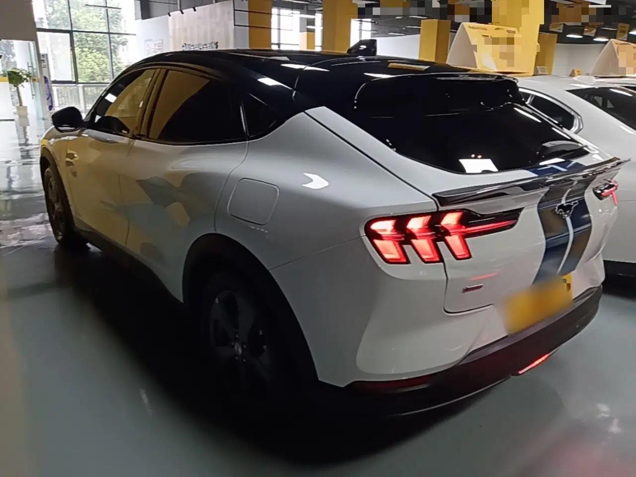 Ford Mustang Mach-E 2021 Leap Edition Rear-Drive Version (Standard Range) — миниатюра 4