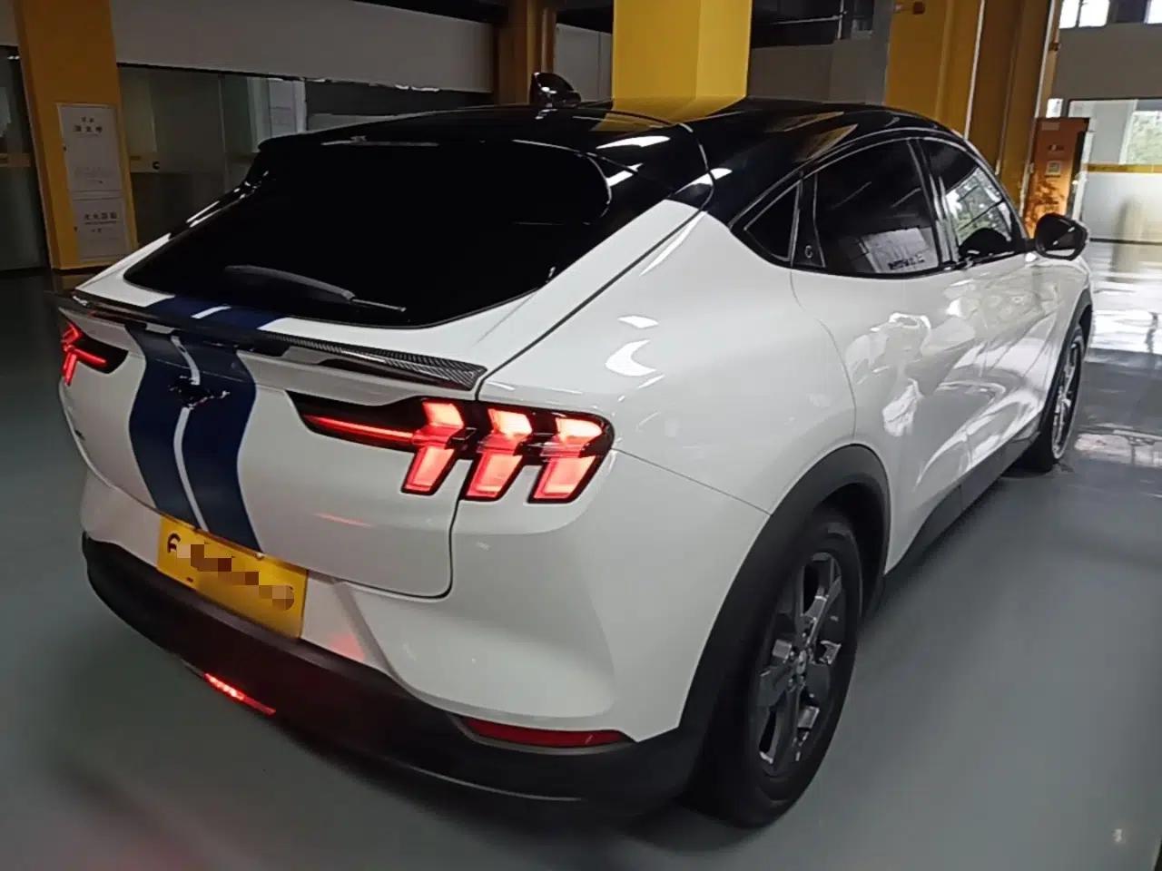 Ford Mustang Mach-E 2021 Leap Edition Rear-Drive Version (Standard Range) — миниатюра 6