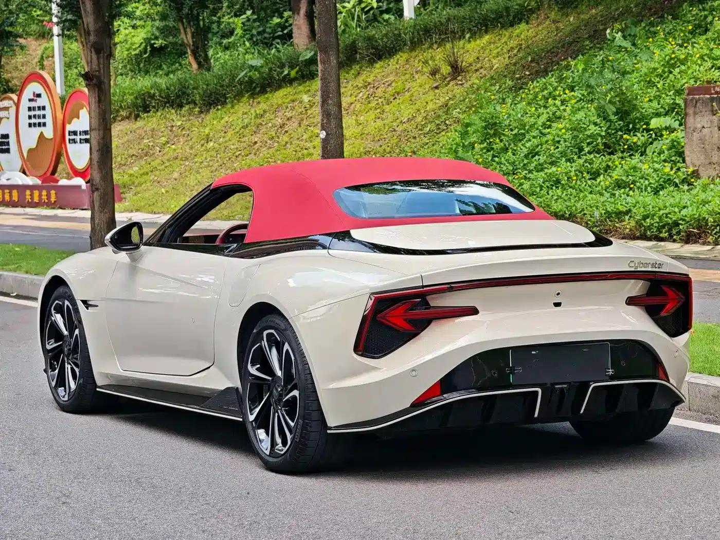 MG Cyberster 2024 520km Legendary 4WD Red Top Edition — миниатюра 7