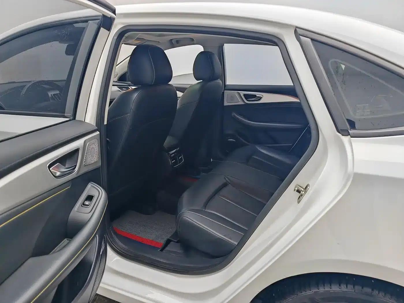 Roewe i6 MAX 2020 300TGI Automatic Cool Edition — миниатюра 17