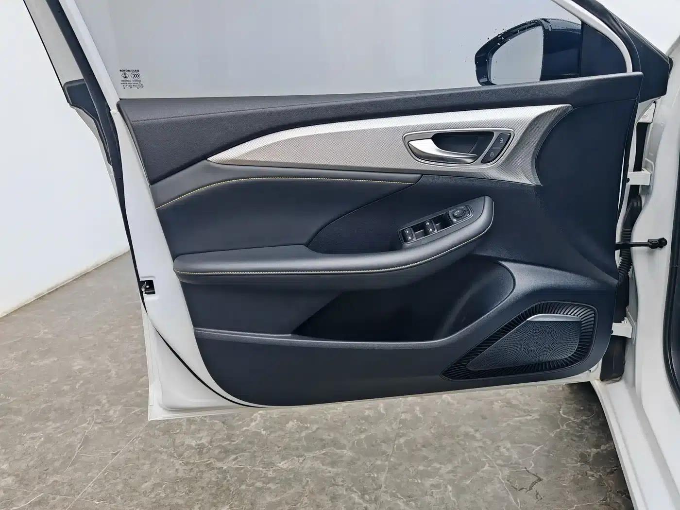 Roewe i6 MAX 2020 300TGI Automatic Cool Edition — миниатюра 19