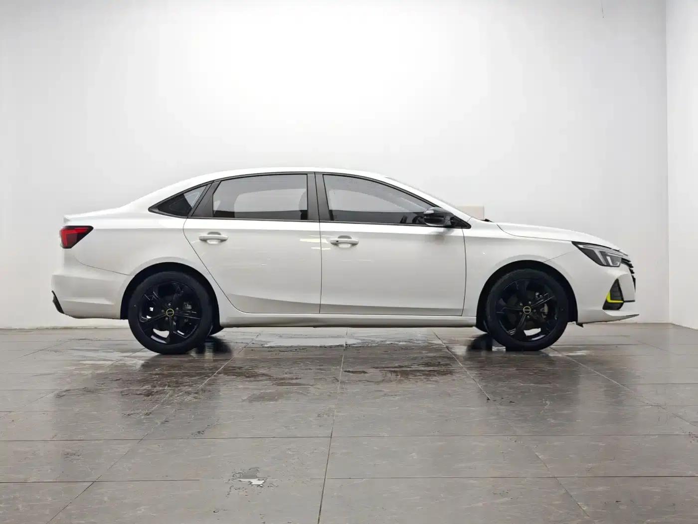 Roewe i6 MAX 2020 300TGI Automatic Cool Edition — миниатюра 10