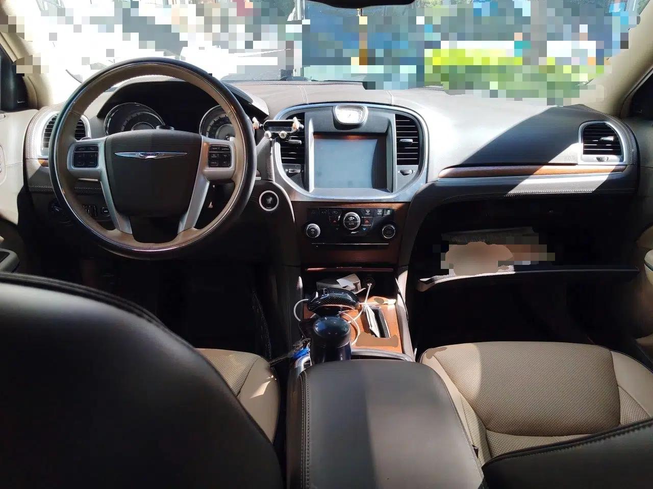 Chrysler 300C 2014 3.0L Excellence Edition — миниатюра 9
