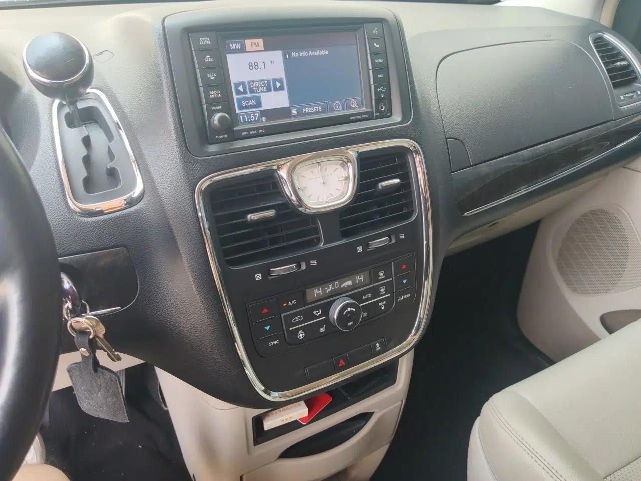 Chrysler Grand Voyager 2014 3.6L Comfort Edition — миниатюра 13