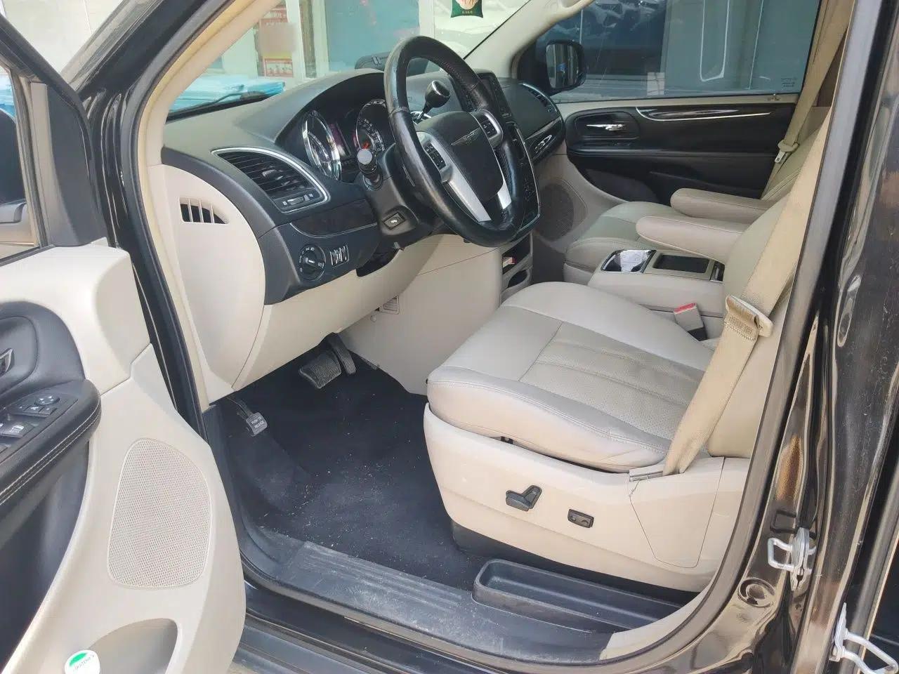 Chrysler Grand Voyager 2014 3.6L Comfort Edition — миниатюра 16