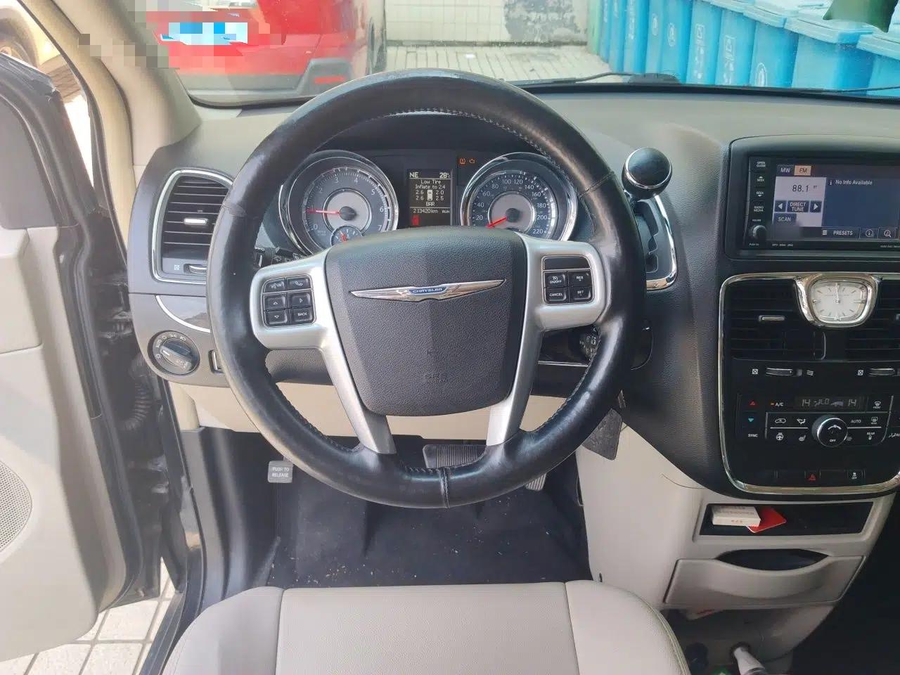 Chrysler Grand Voyager 2014 3.6L Comfort Edition — миниатюра 10