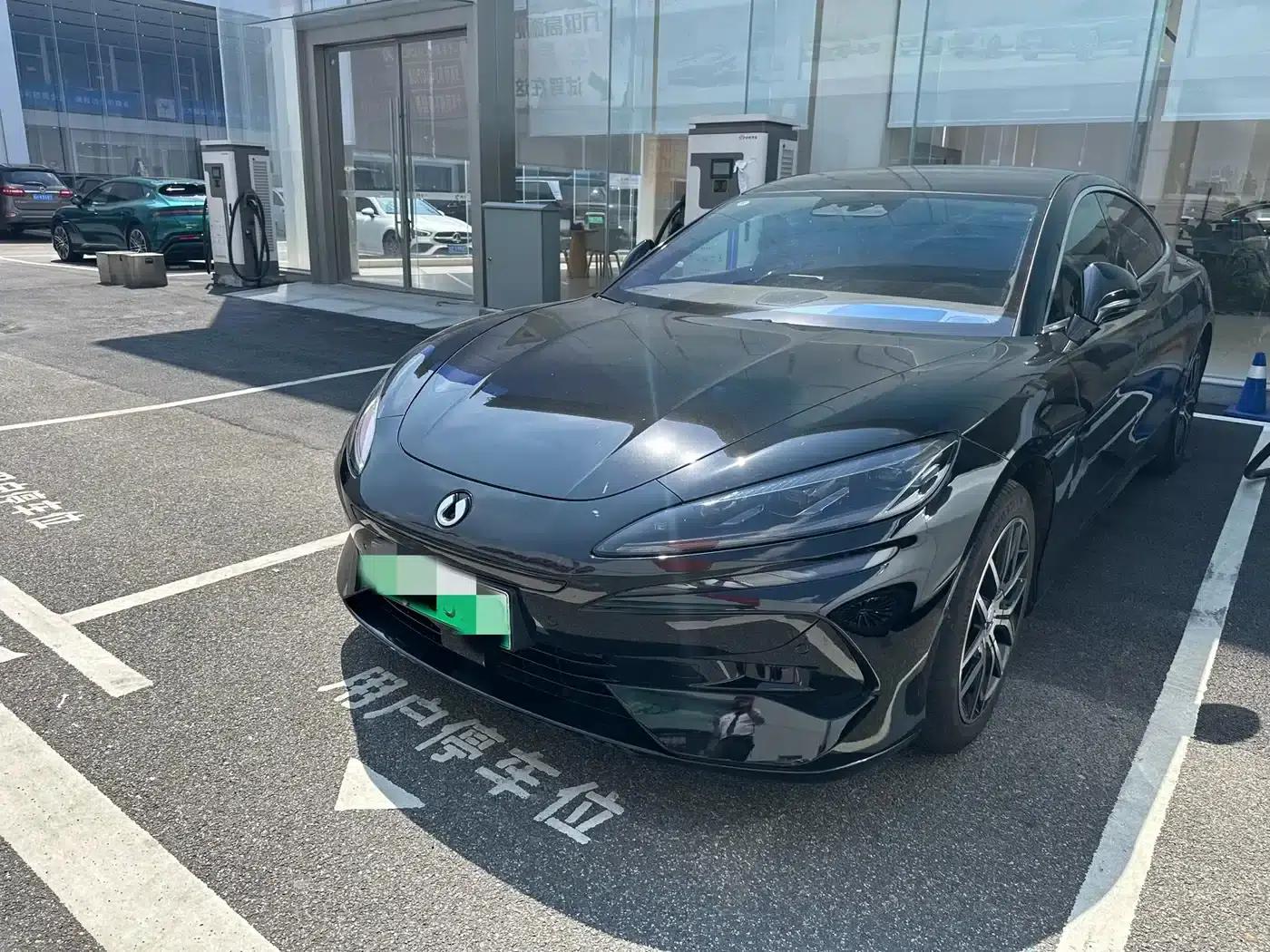 Denza Z9 2024 Model 1100km AWD Max Edition — миниатюра 1