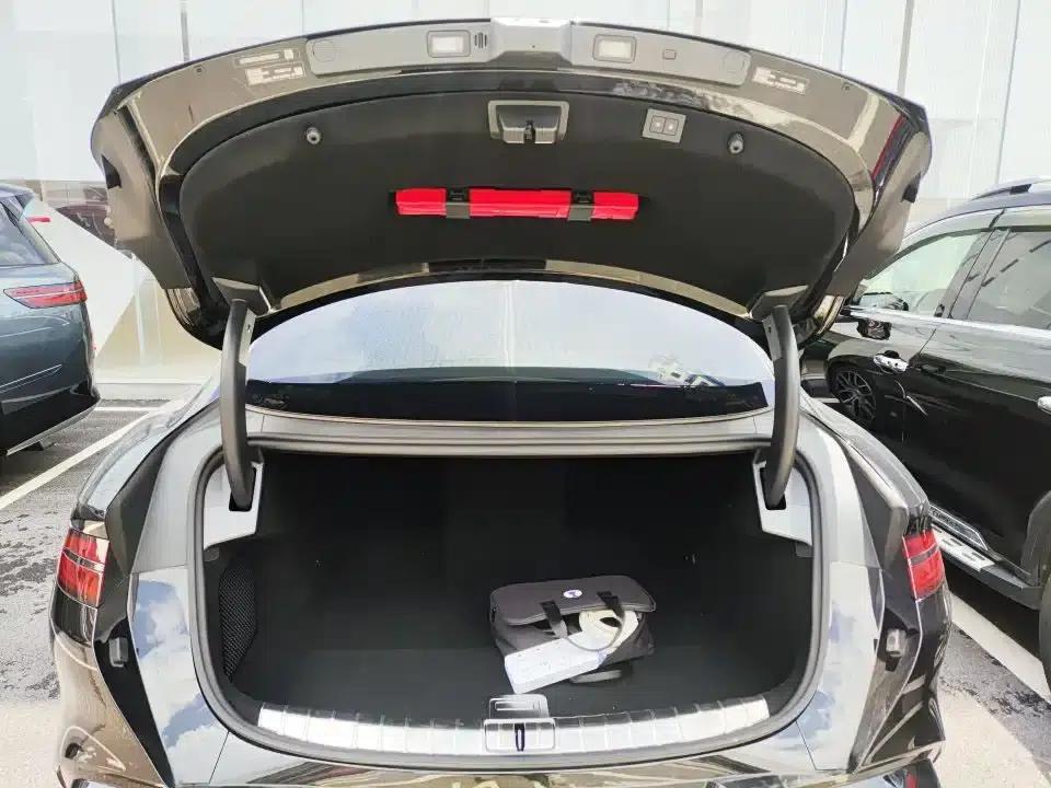 Denza Z9 2024 Model 1100km AWD Max Edition — миниатюра 9