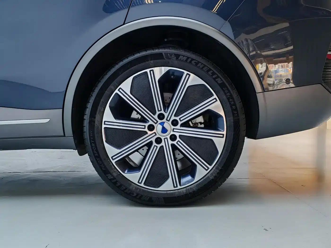 Denza N8 2023 All-Wheel Drive Super Hybrid Flagship Six-Seater Edition — миниатюра 16