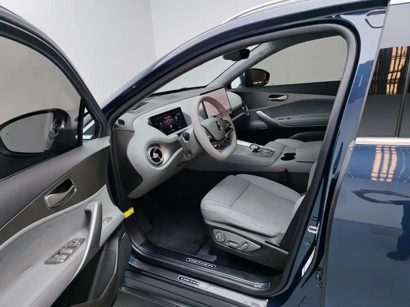 Denza N8 2023 All-Wheel Drive Super Hybrid Flagship Six-Seater Edition — миниатюра 5