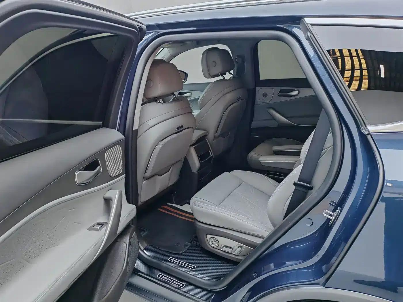 Denza N8 2023 All-Wheel Drive Super Hybrid Flagship Six-Seater Edition — миниатюра 6