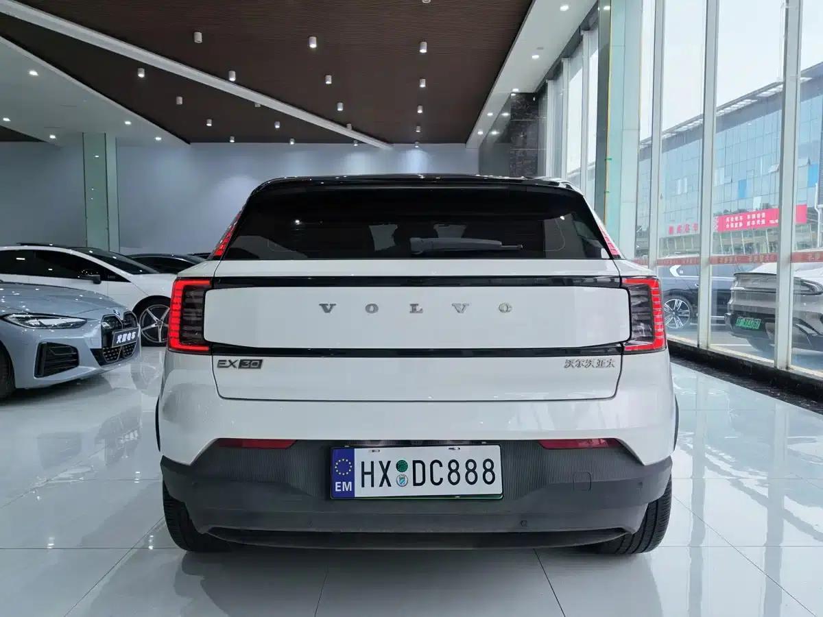 Volvo EX30 2025 Rear-Wheel Drive Long Range Plus — миниатюра 15