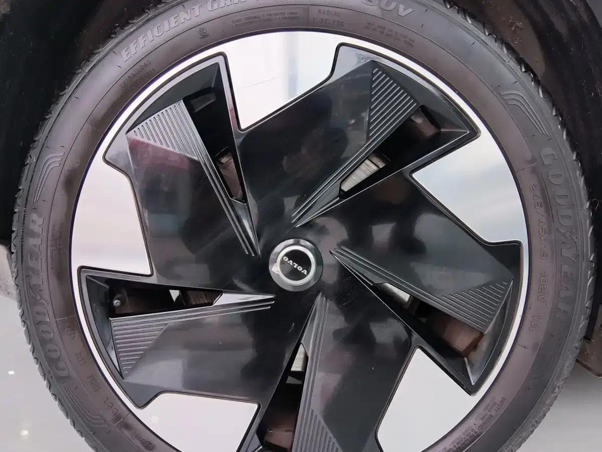 Volvo EX30 2025 Rear-Wheel Drive Long Range Plus — миниатюра 17