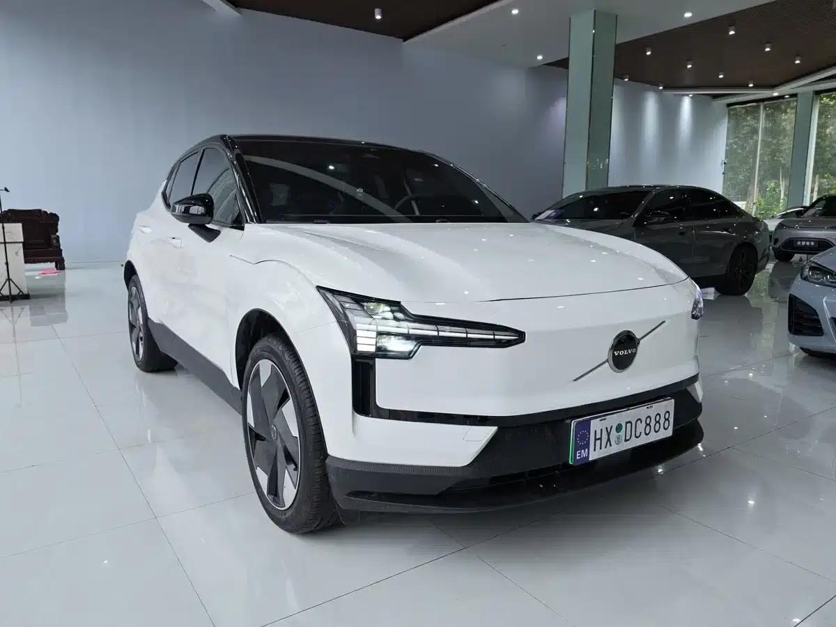 Volvo EX30 2025 Rear-Wheel Drive Long Range Plus — миниатюра 3