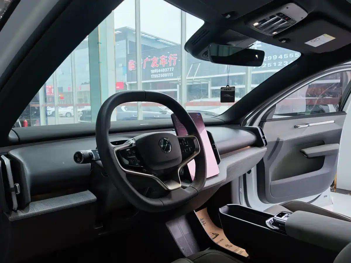 Volvo EX30 2025 Rear-Wheel Drive Long Range Plus — миниатюра 5