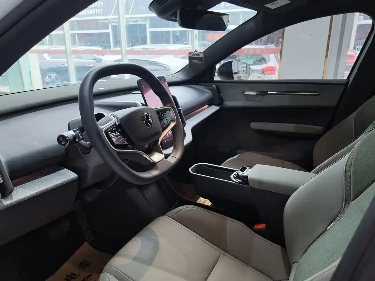 Volvo EX30 2025 Rear-Wheel Drive Long Range Plus — миниатюра 10