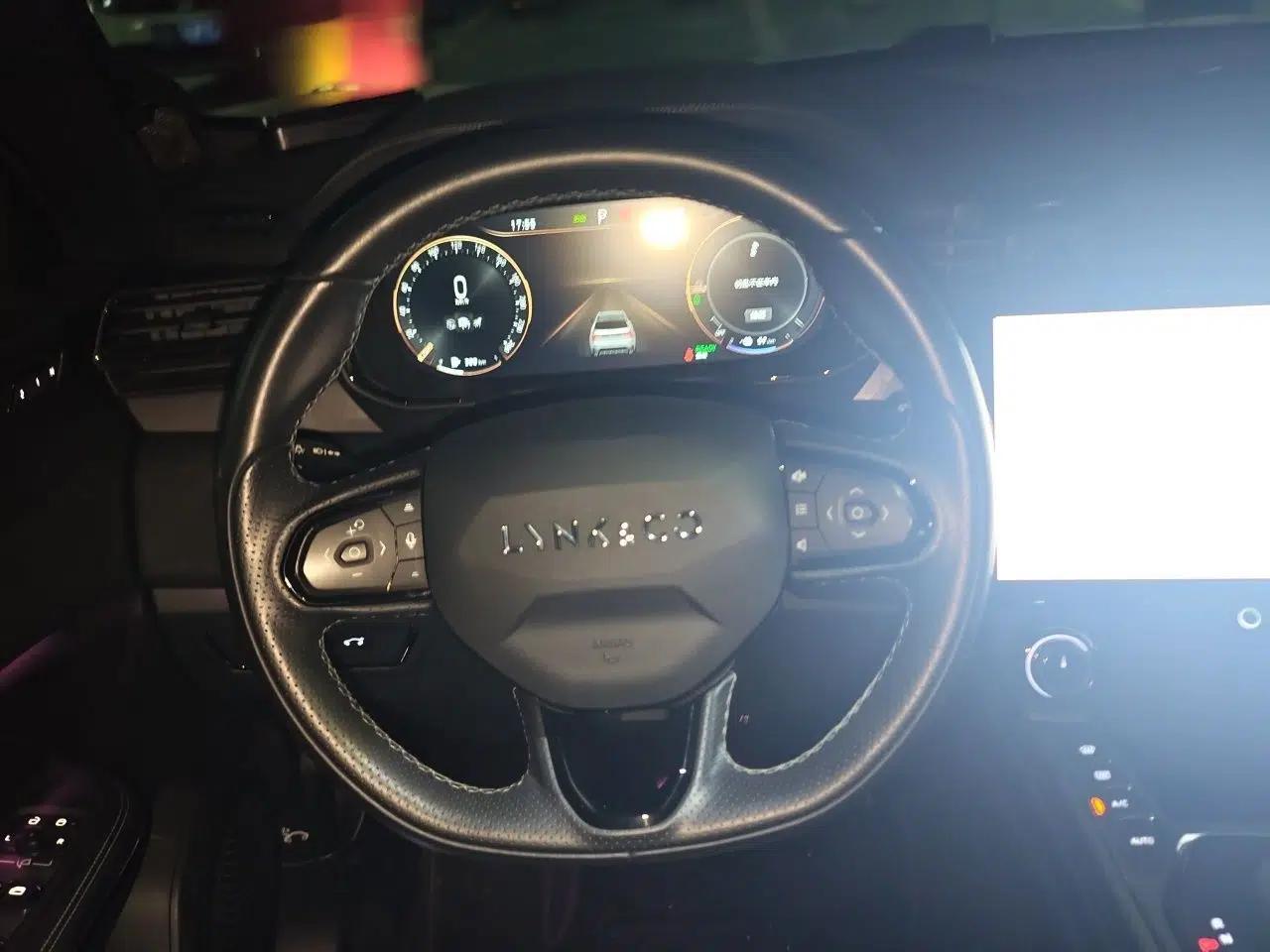 Lynk & Co 01 EM-P 2021 1.5TD PHEV Halo — миниатюра 10
