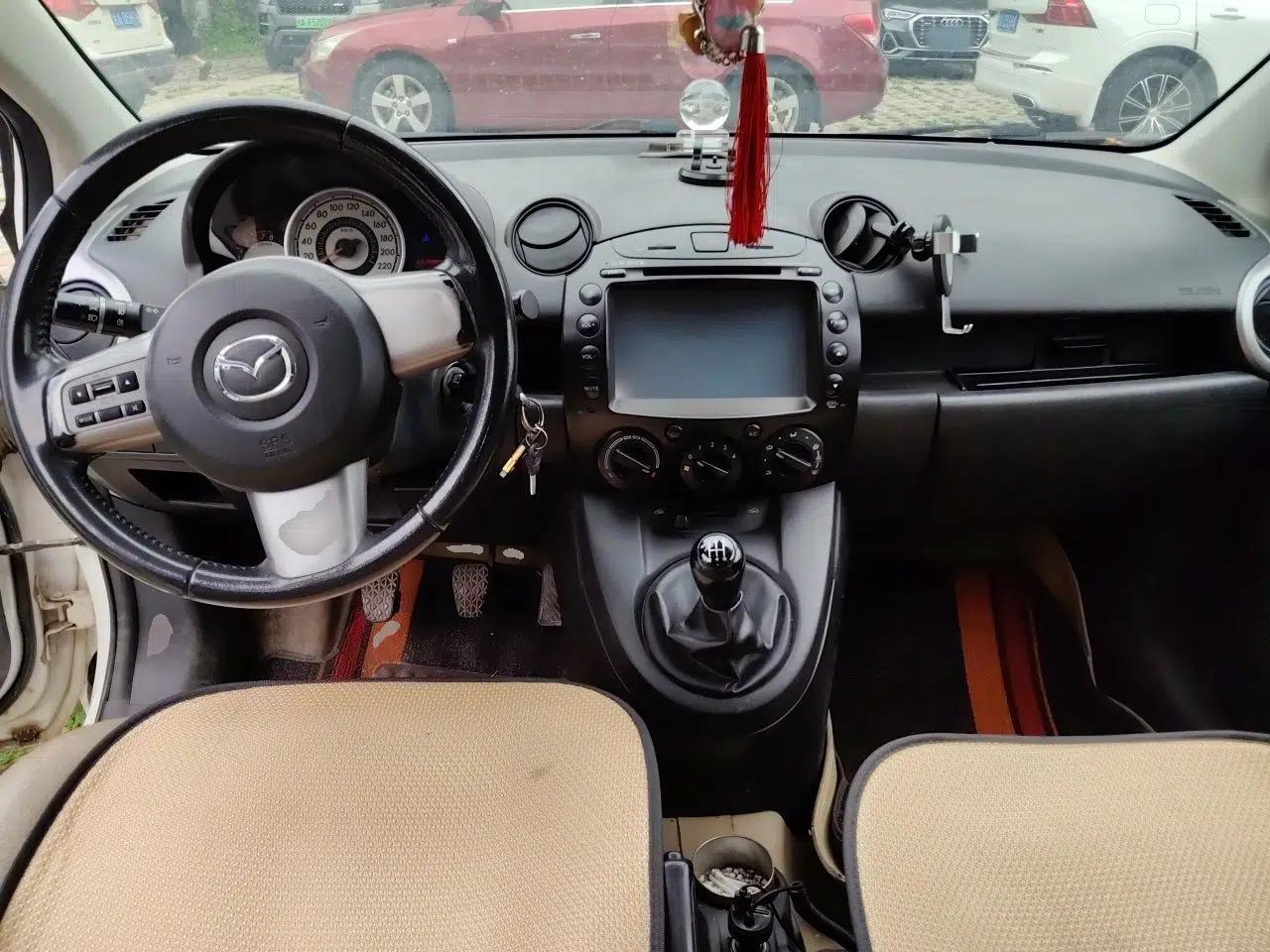 Mazda 2 2009 1.5L Manual Value Edition — миниатюра 9