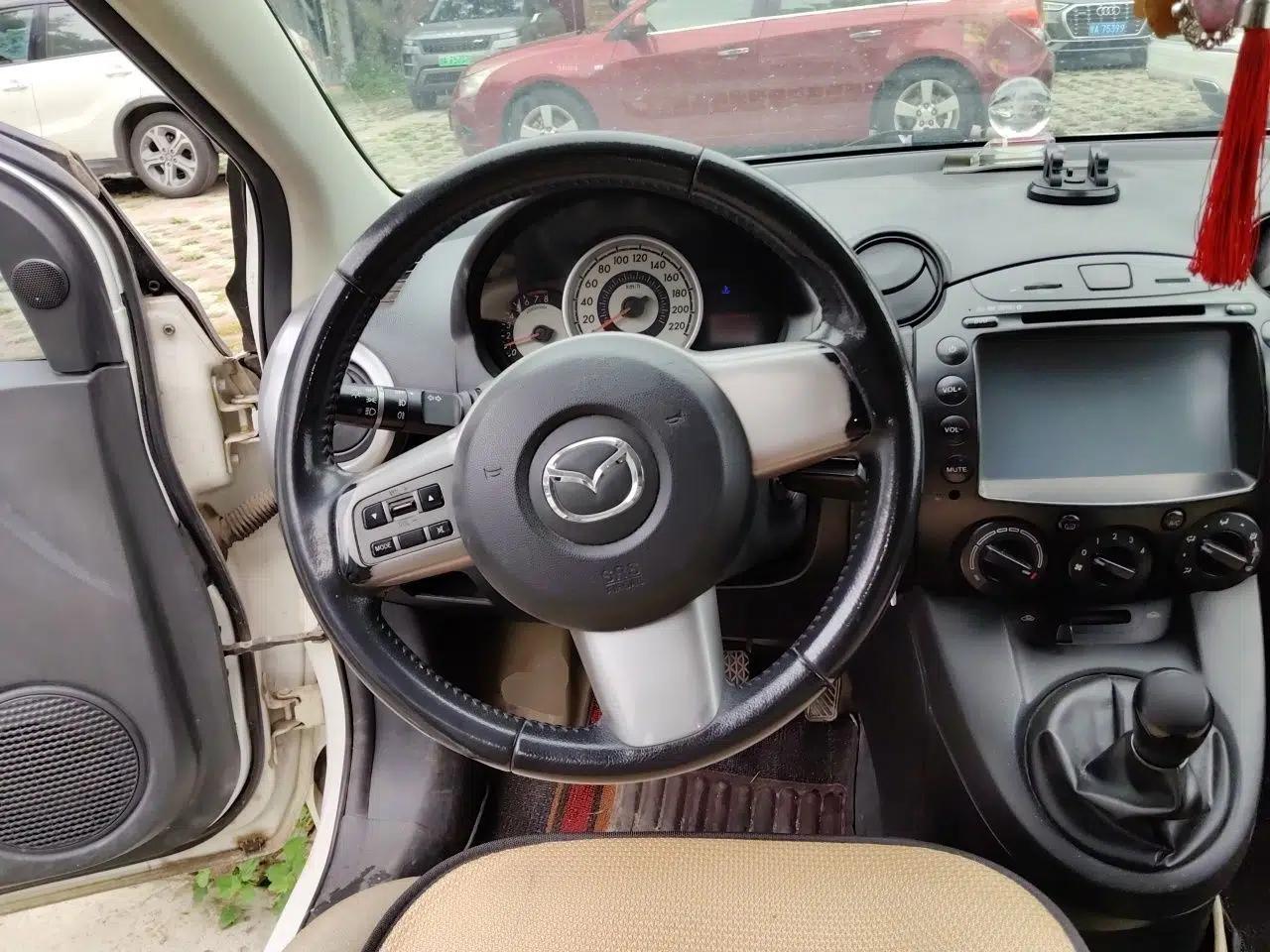 Mazda 2 2009 1.5L Manual Value Edition — миниатюра 10