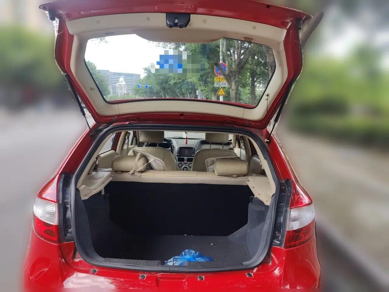 Chery Fengyun 2 2010 Hatchback 1.5L Ambition Model — миниатюра 19