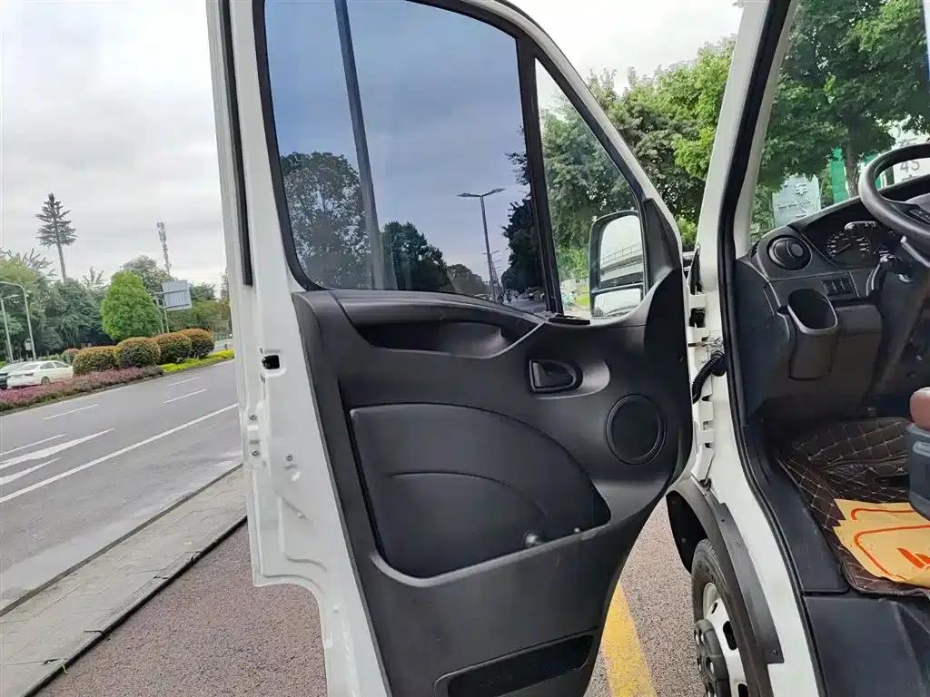 Iveco Daily RV 2020 3.0T Diesel Version — миниатюра 6
