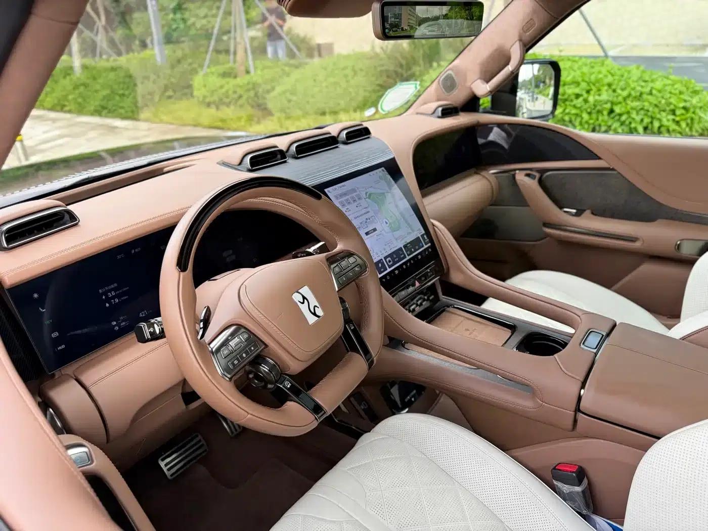 Looking up at the 2023 U8 Luxury Edition — миниатюра 13