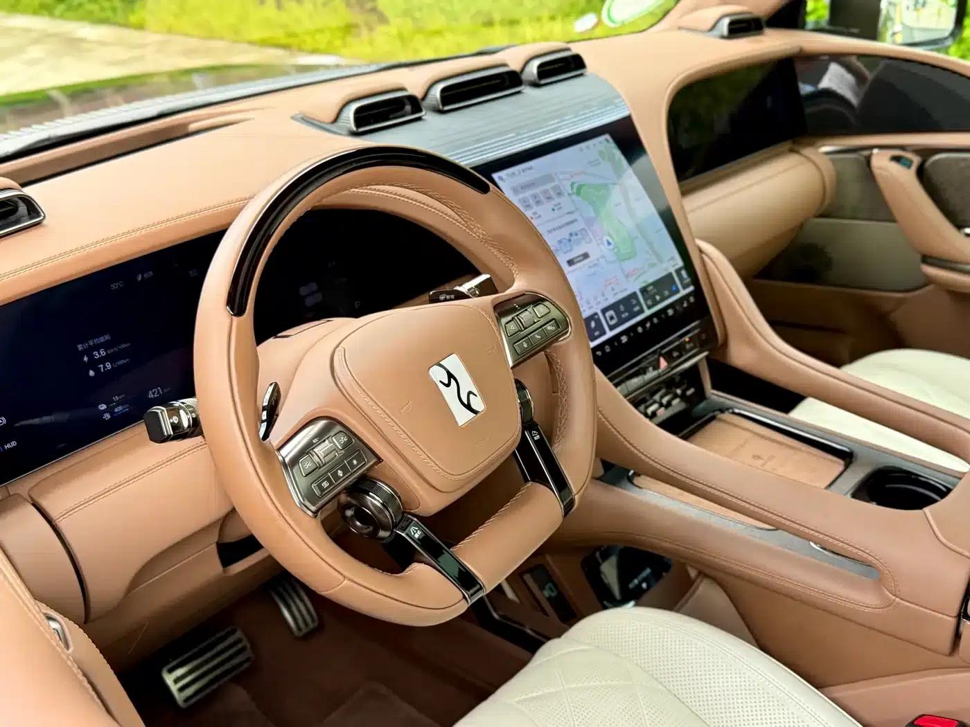 Looking up at the 2023 U8 Luxury Edition — миниатюра 14