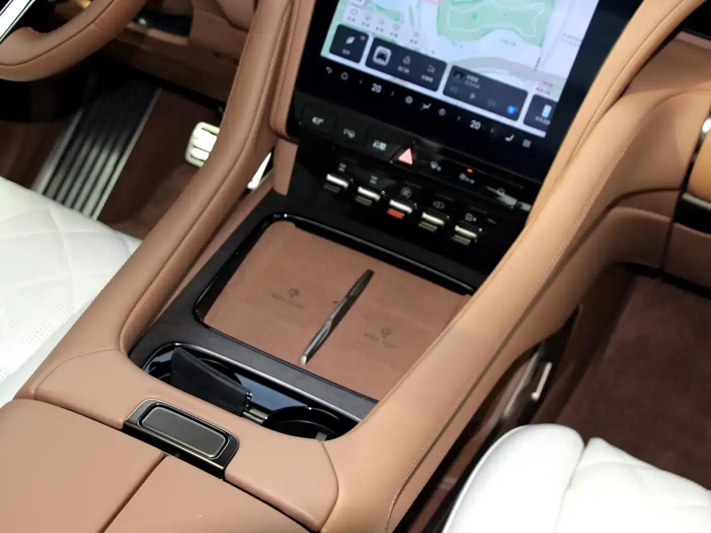 Looking up at the 2023 U8 Luxury Edition — миниатюра 17