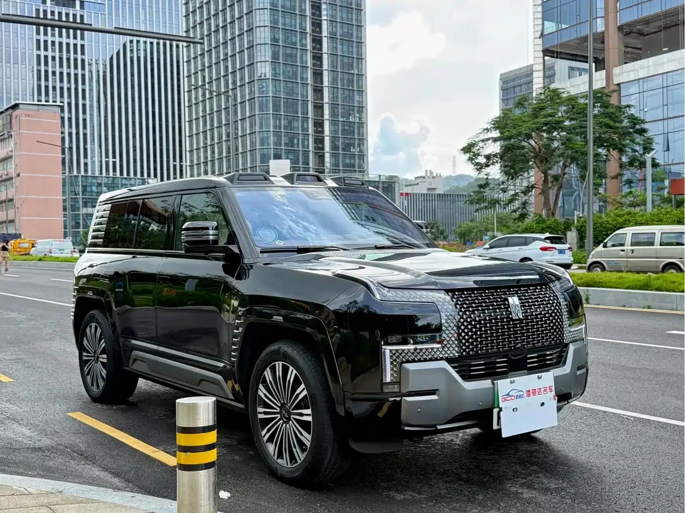Looking up at the 2023 U8 Luxury Edition — миниатюра 3
