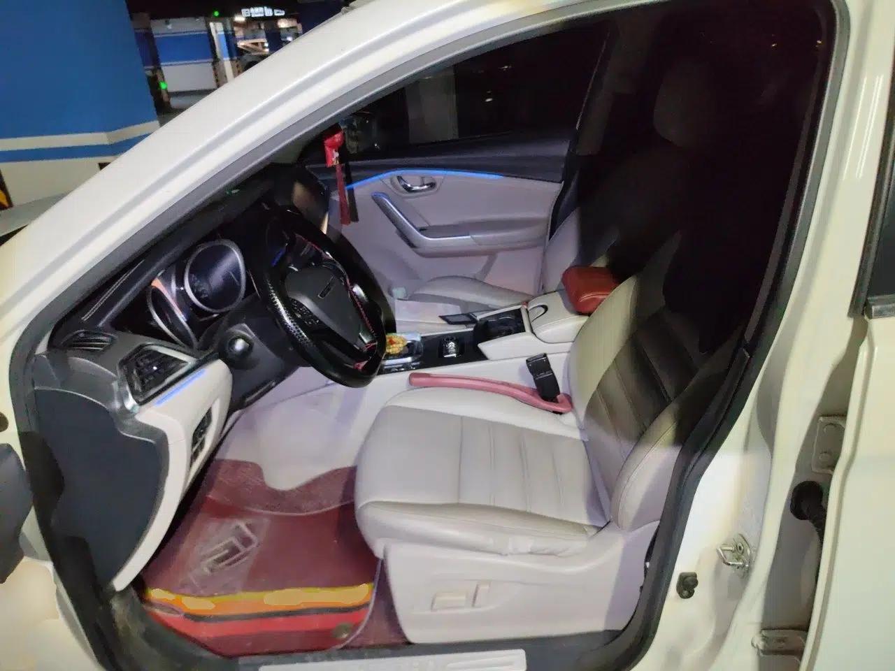 Venucia T90 2017 2.0L CVT Leading Edition — миниатюра 15
