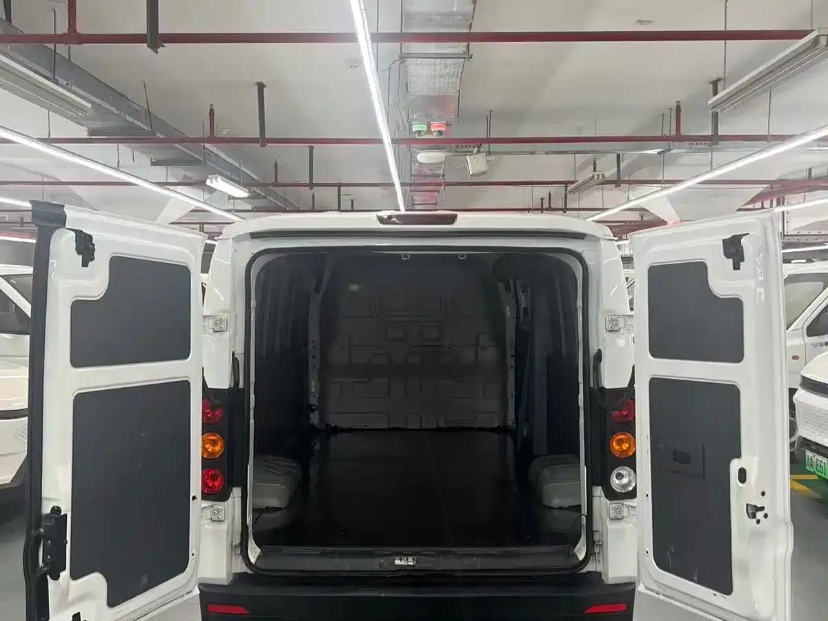 CATL 41.86kWh Premium Edition 2023 Model V6E — миниатюра 9