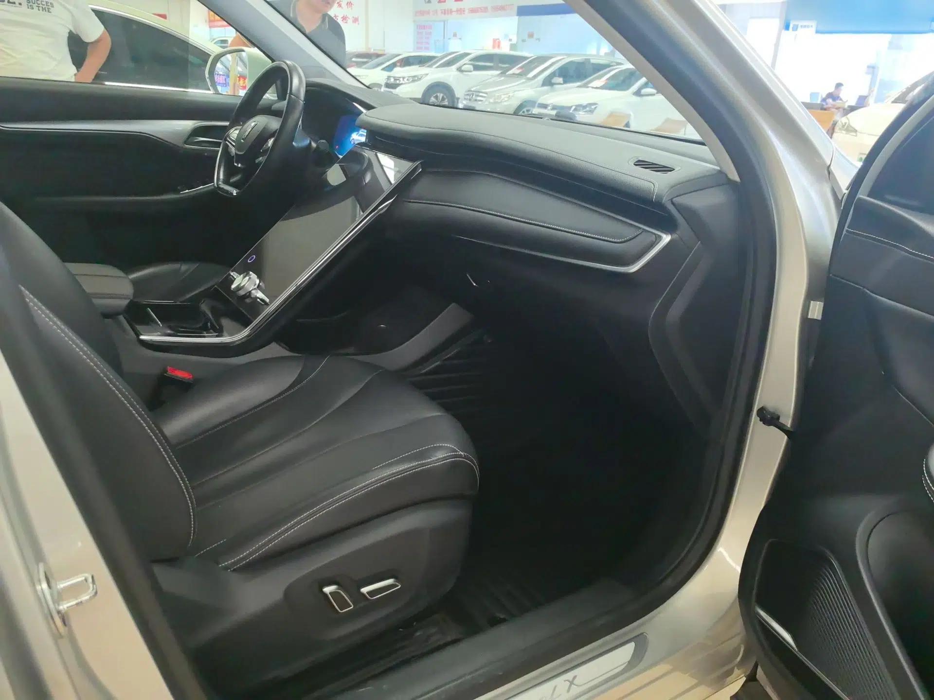 Roewe MARVEL X 2018 Rear-Drive Model — миниатюра 20