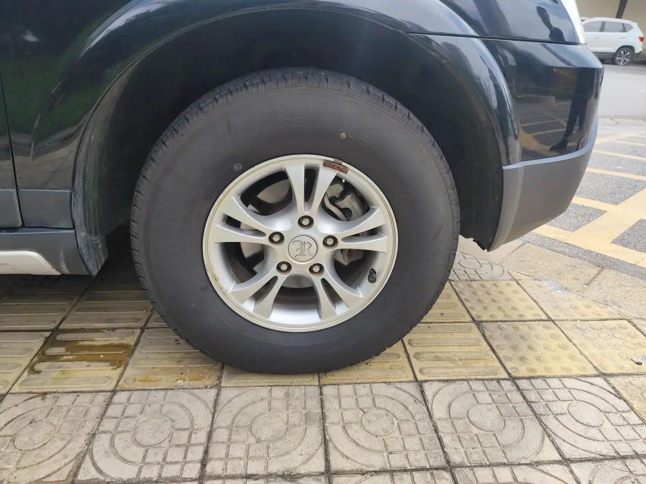 Roewe W5 2011 1.8T 4WD Automatic High-Rise Edition — миниатюра 8