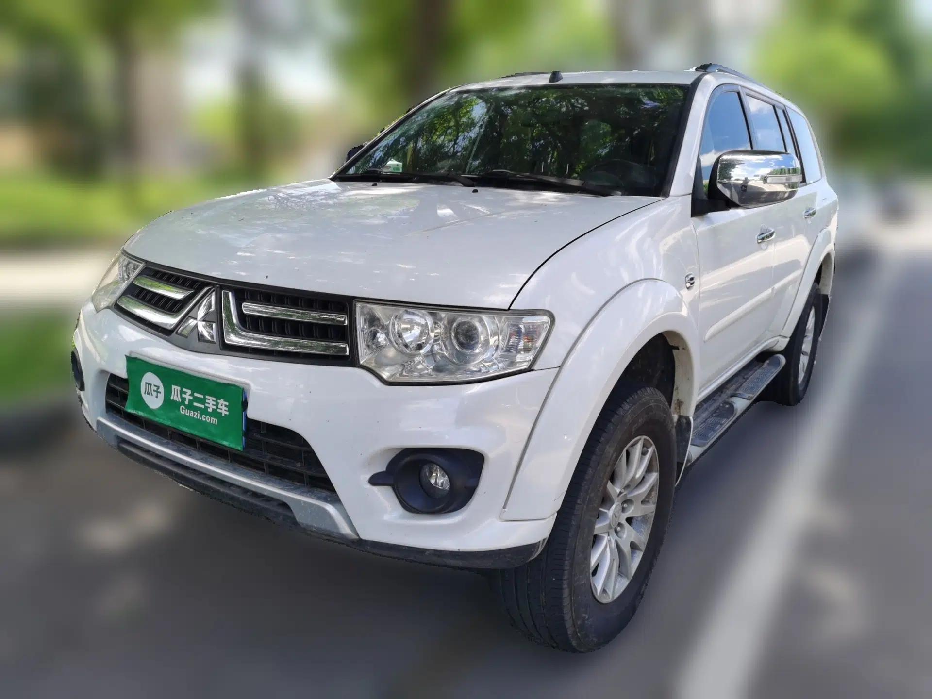 Mitsubishi Pajero Sport 2013 3.0L Automatic 4x4 Executive Edition — миниатюра 1