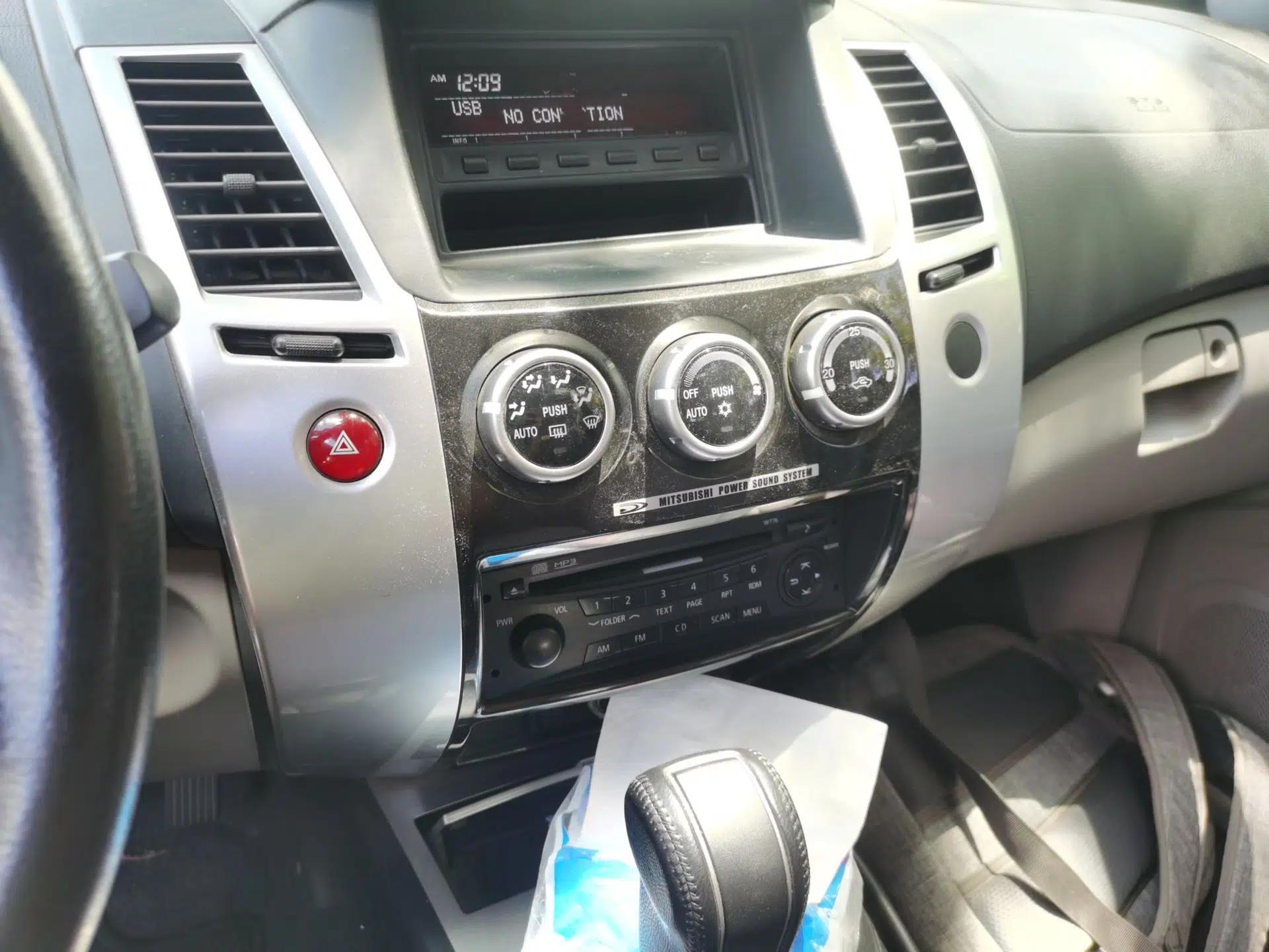 Mitsubishi Pajero Sport 2013 3.0L Automatic 4x4 Executive Edition — миниатюра 13