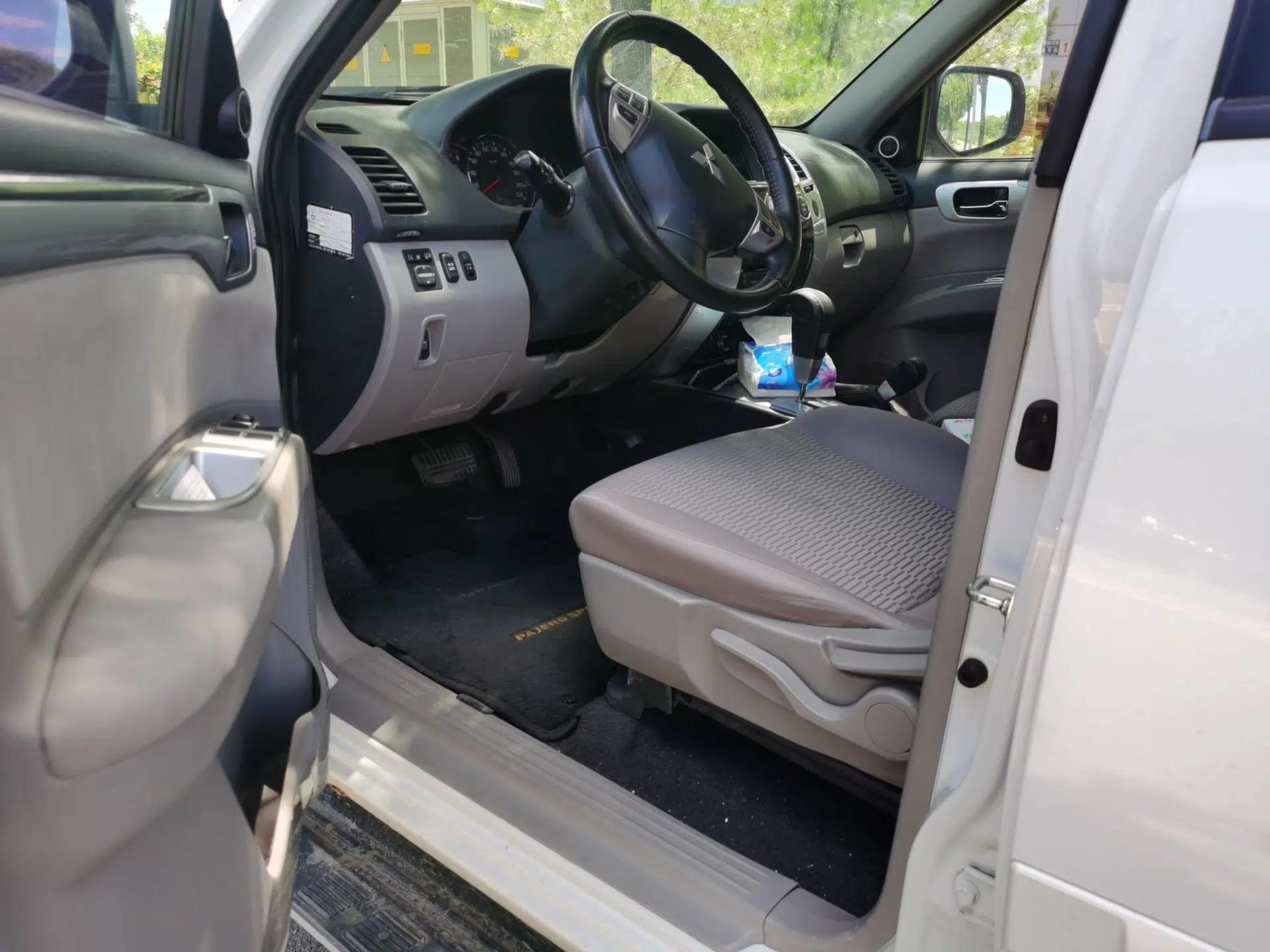 Mitsubishi Pajero Sport 2013 3.0L Automatic 4x4 Executive Edition — миниатюра 16