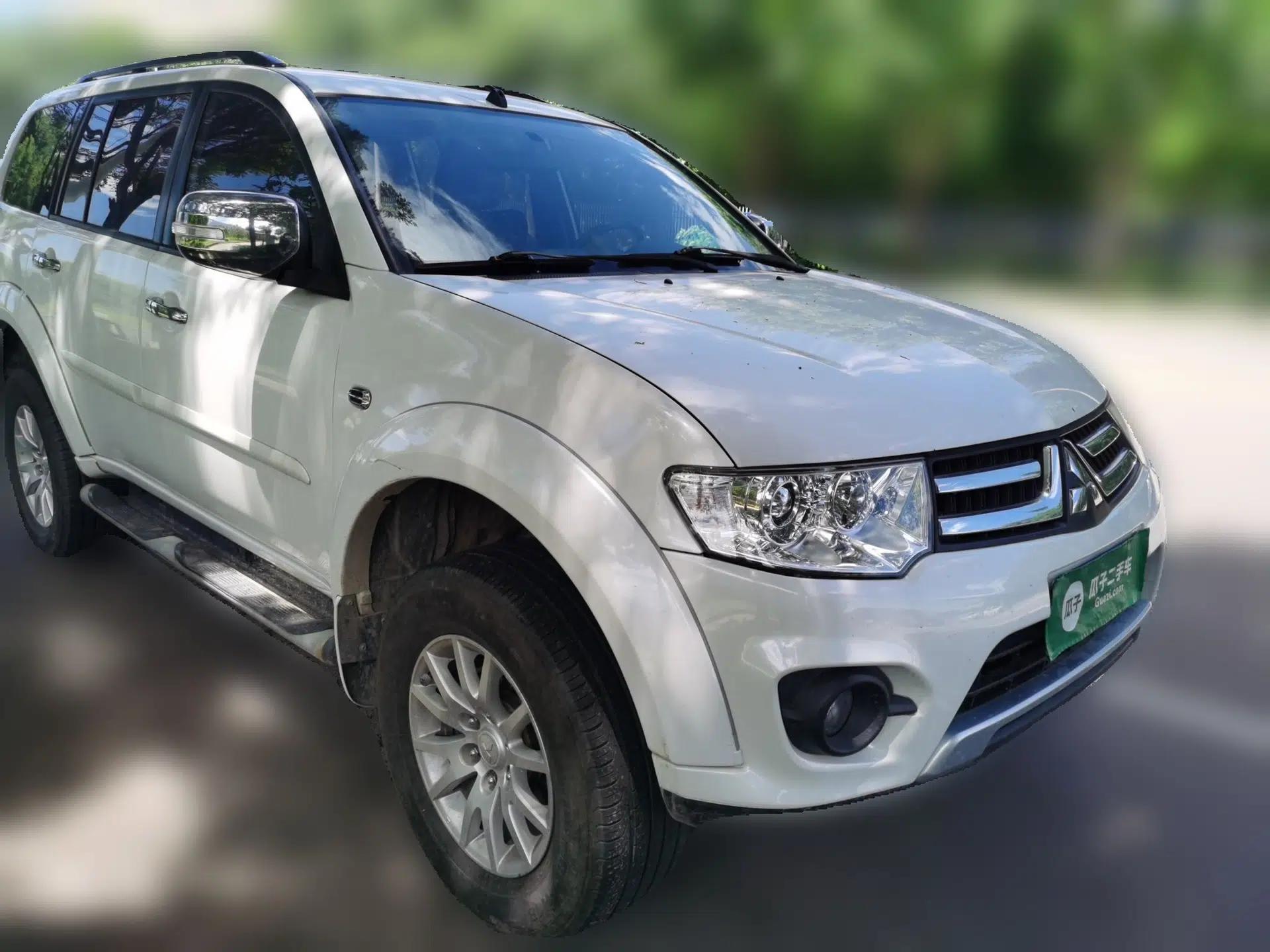 Mitsubishi Pajero Sport 2013 3.0L Automatic 4x4 Executive Edition — миниатюра 3