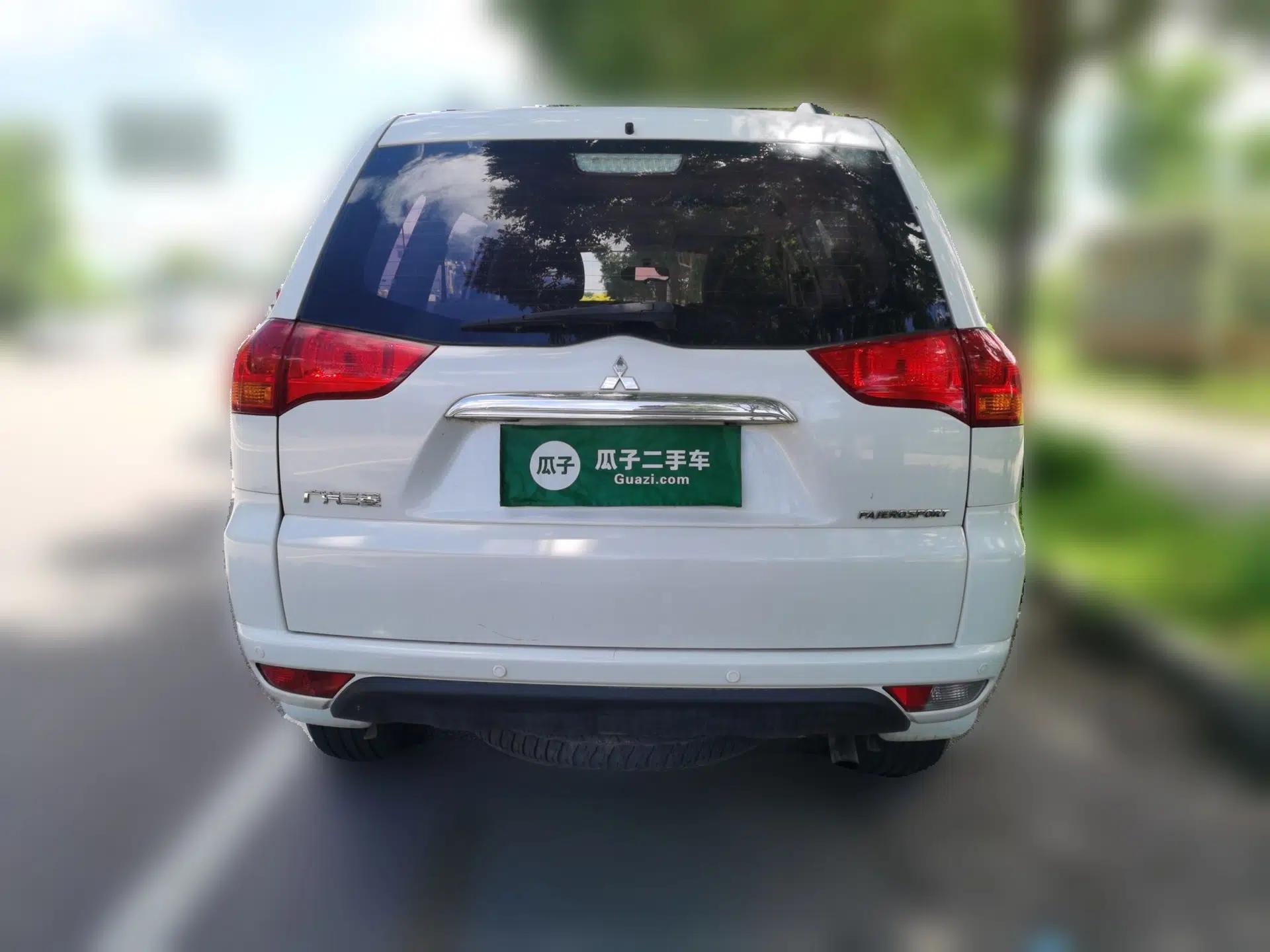 Mitsubishi Pajero Sport 2013 3.0L Automatic 4x4 Executive Edition — миниатюра 5