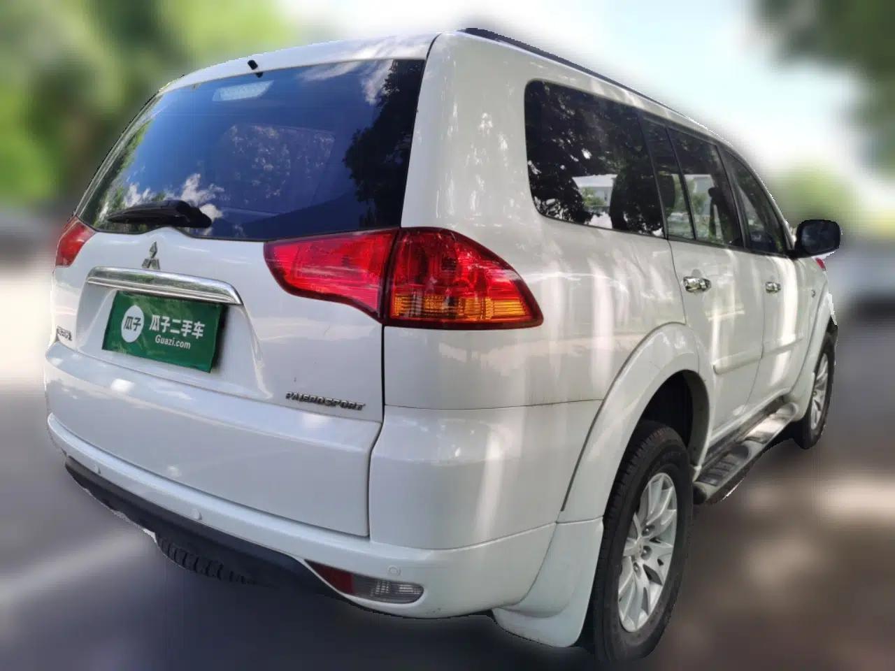 Mitsubishi Pajero Sport 2013 3.0L Automatic 4x4 Executive Edition — миниатюра 6