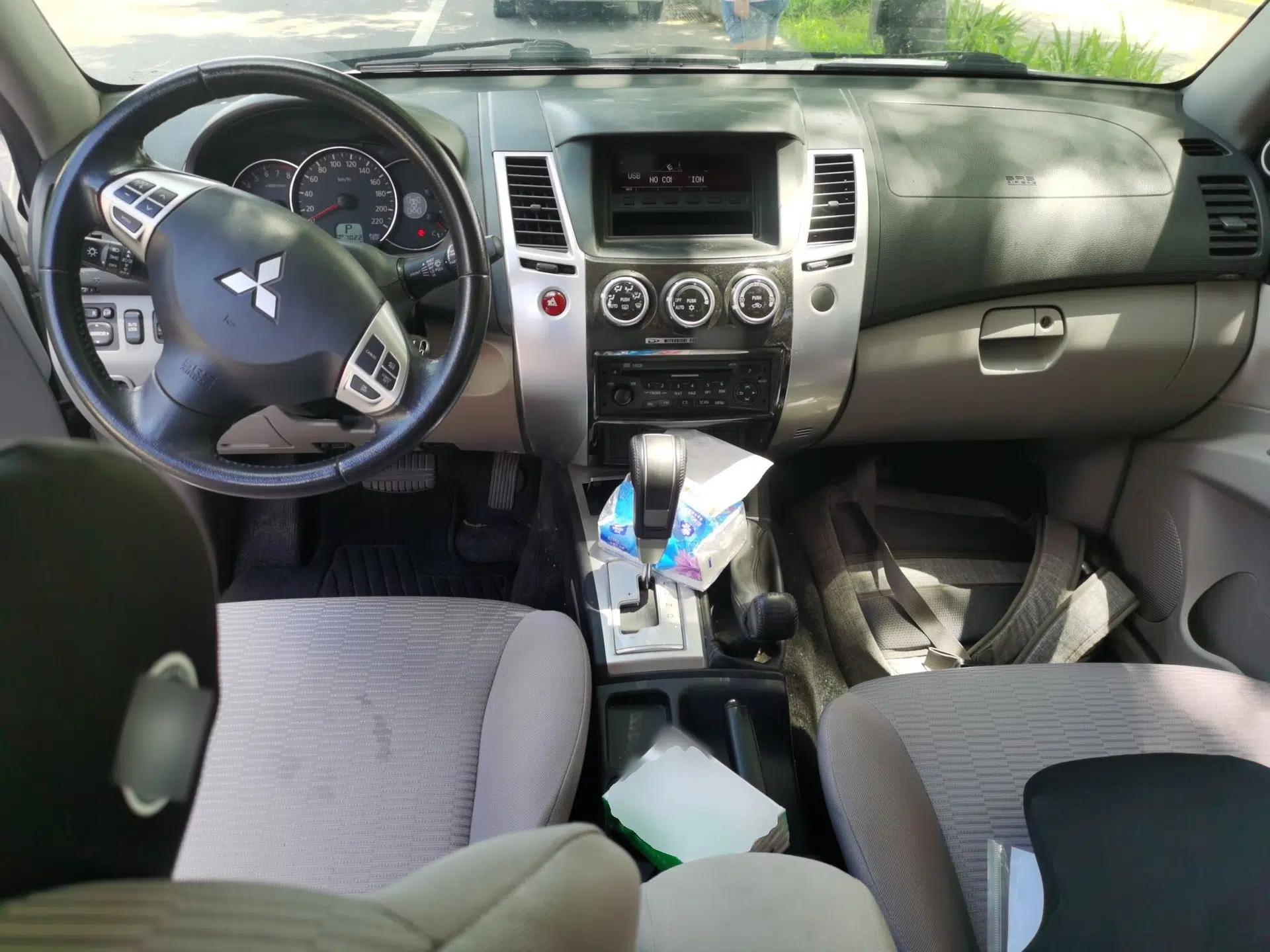 Mitsubishi Pajero Sport 2013 3.0L Automatic 4x4 Executive Edition — миниатюра 9