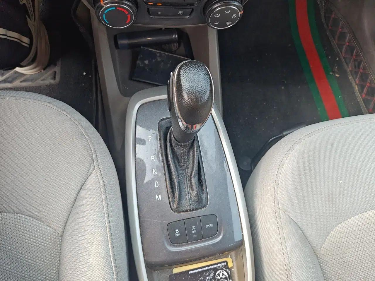 Chevrolet Lova RV 2016 1.5L Automatic Comfort Edition — миниатюра 14