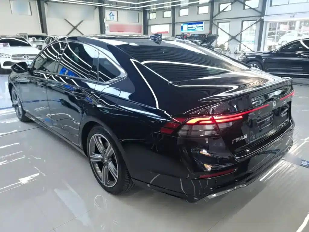 Accord PHEV 2023 2.0L e:PHEV Premium Edition — миниатюра 5