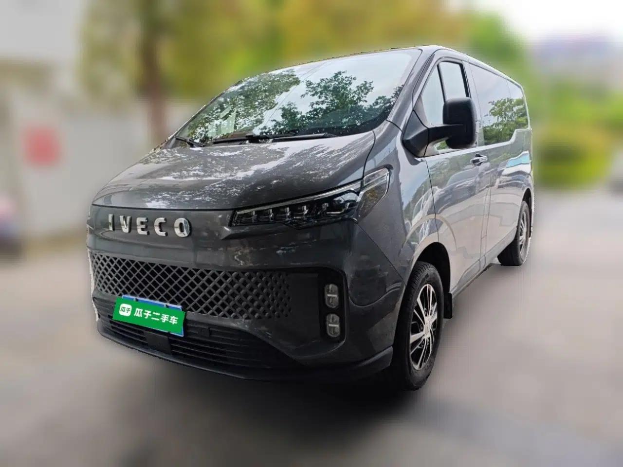 Iveco Fidato 2023 C30 Passenger Van 2.0T 93kW Manual Transmission Xingtu Edition Low Roof — миниатюра 1